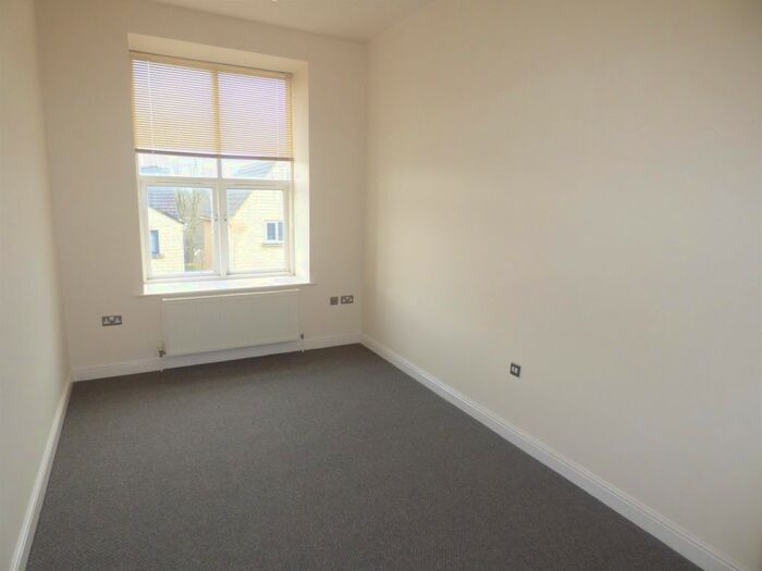 1 Bedroom Flat To Rent In Prospect Road, Longwood, Huddersfield, HD3