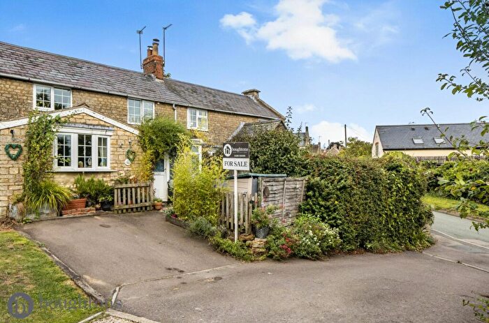 2 Bedroom Cottage For Sale In Wappenham Road, Helmdon, NN13