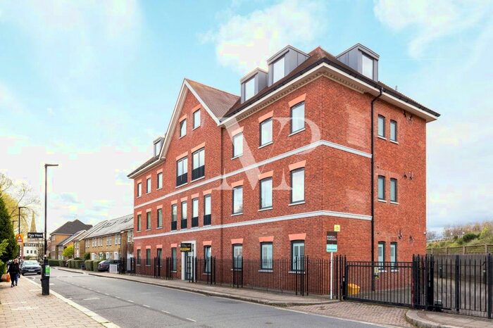 2 Bedroom Flat To Rent In Merlin House, Belmont Terrace, London, W4