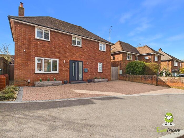 3 Bedroom Detached House For Sale In Downsland Road, Basingstoke, Hampshire, RG21