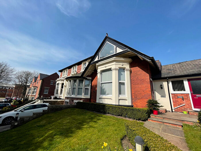 2 Bedroom House To Rent In Newton Road, Leeds, LS7