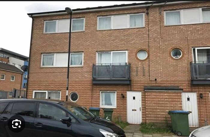 4 Bedroom Terraced House For Sale In Murray Close, London, SE28