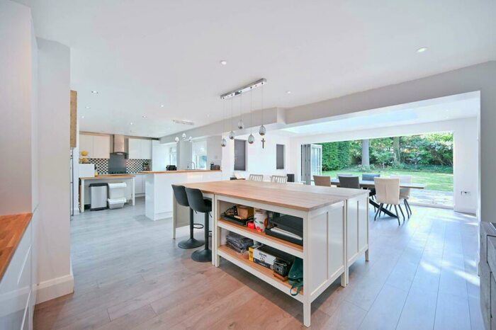 5 Bedroom House To Rent In Northcliffe Close, New Malden, Worcester Park, KT4