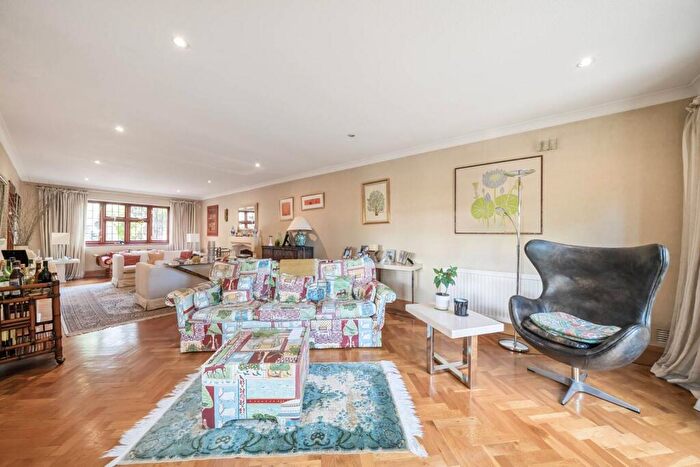 5 Bedroom Detached House For Sale In Grimwade Avenue, Lloyd Park, Croydon, CR0