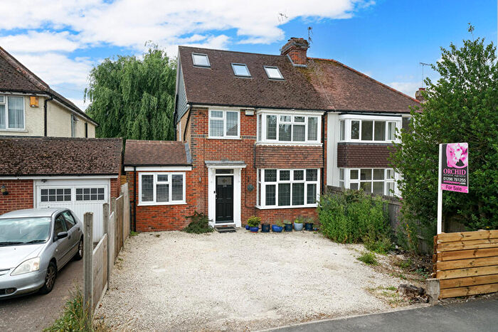 4 Bedroom Semi-Detached House For Sale In Tring Road, Aylesbury, Bucks. ., HP20