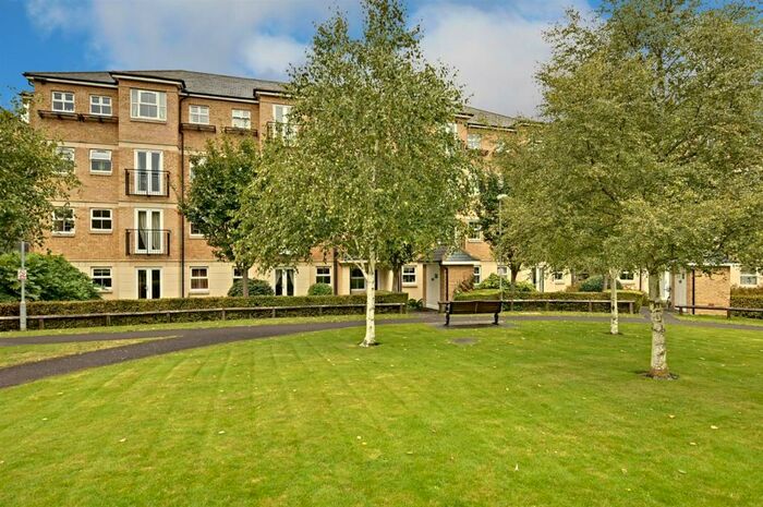 3 Bedroom Flat To Rent In Venneit Close, OX1