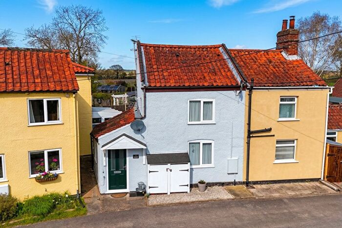 2 Bedroom Cottage For Sale In The Street, Sparham, Norwich, NR9