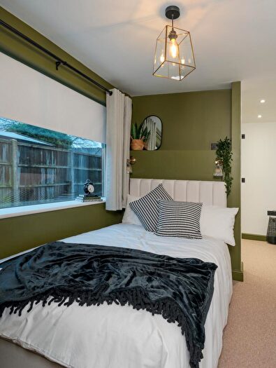 Studio To Rent In Room, Baker Street, DE24