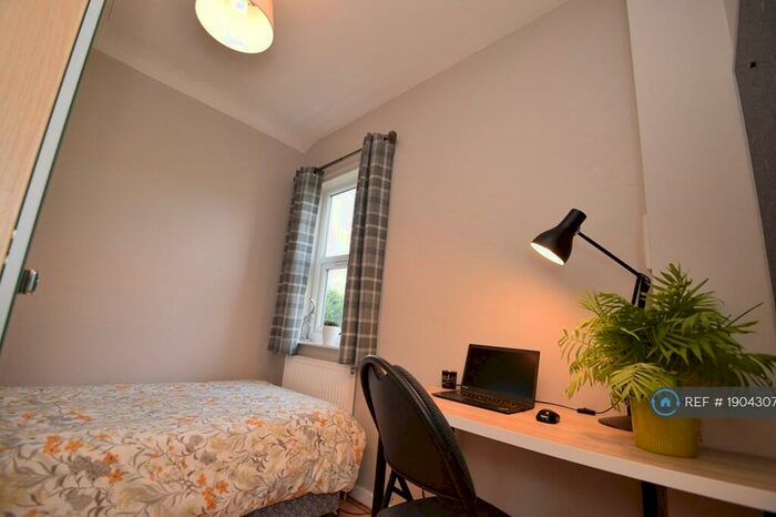 4 Bedroom Terraced House To Rent In St. Brendans Road, Manchester, M20