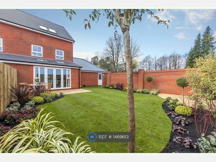 4 Bedroom Semi-Detached House To Rent In Pennefather's Road, Wellesley, Aldershot, GU11