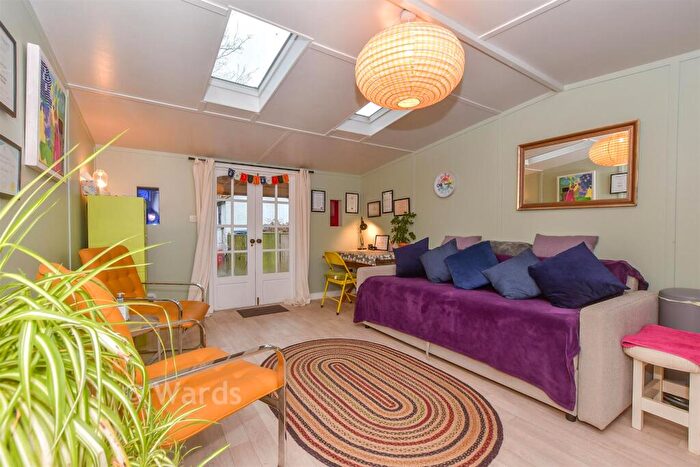1 Bedroom Cottage For Sale In The Street, Eythorne, Dover, Kent, CT15