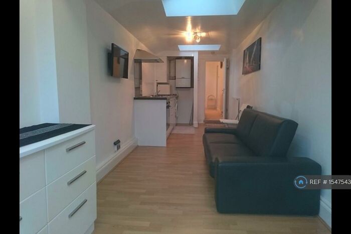 1 Bedroom Flat To Rent In Glebelands Avenue, Ilford, IG2