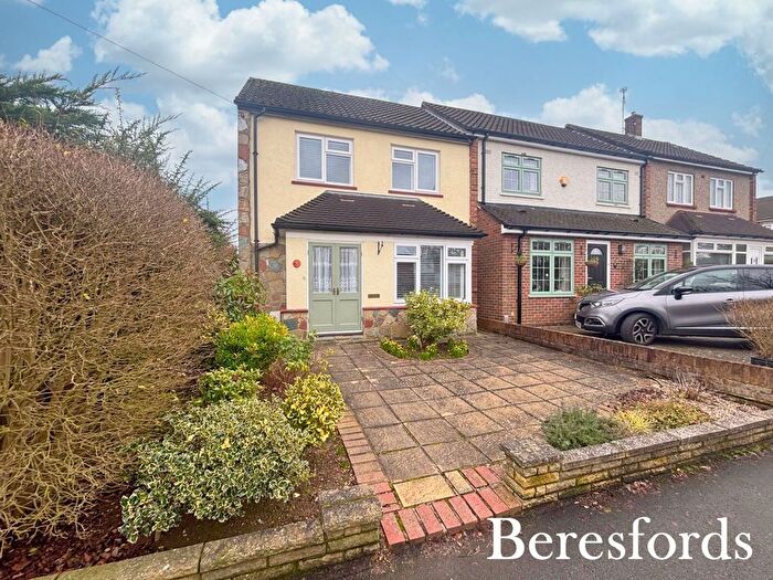 2 Bedroom End Terrace House For Sale In Humber Drive, Upminster, RM14