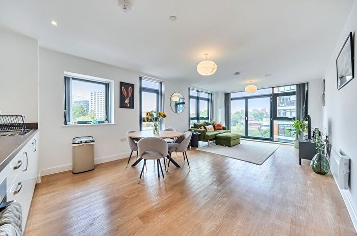 2 Bedroom Flat For Sale In Grapnel Apartments, Furness Quay, Salford, M50