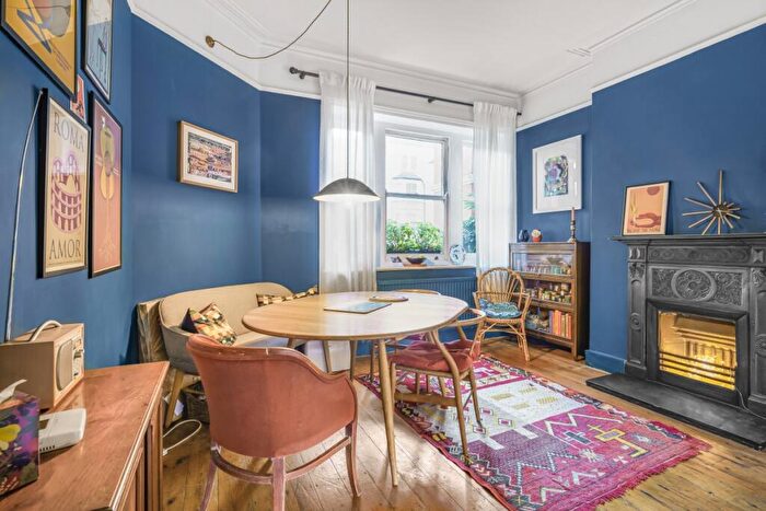 2 Bedroom Flat To Rent In Lurline Gardens, London, SW11