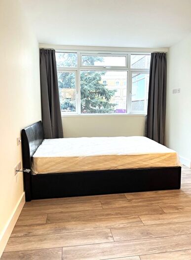 Studio To Rent In King Street, Hammersmith, London, W6