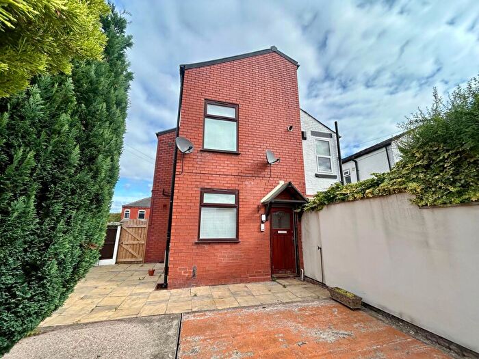 2 Bedroom Flat To Rent In Leigh Road, Worsley, M28