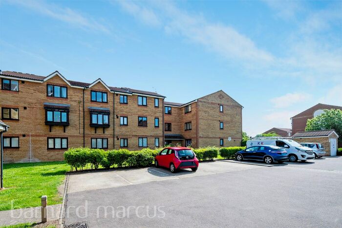 Studio To Rent In Redford Close, Feltham, TW13