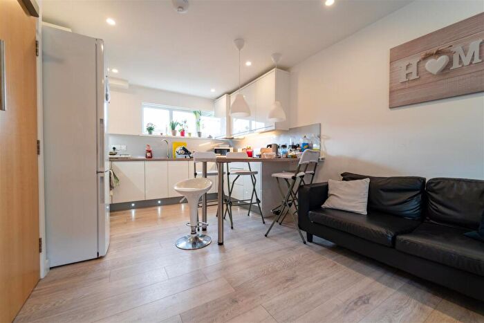 5 Bedroom House To Rent In Leeson Walk, Birmingham, B17