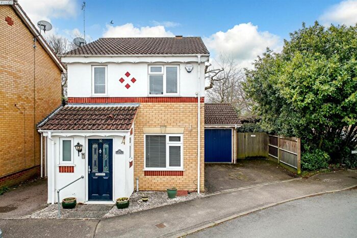 3 Bedroom Detached House For Sale In Halsey Park, London Colney, St. Albans, AL2