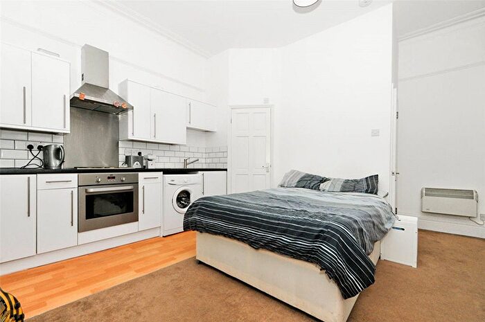 Studio To Rent In Uxbridge Road, London, W12