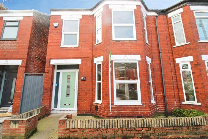 3 Bedroom Semi-Detached House For Sale In Summergangs Road, Hull, HU8
