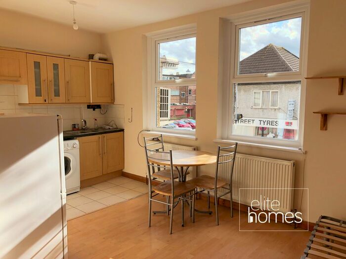 1 Bedroom Flat To Rent In Wood Street, Walthamstow, E17