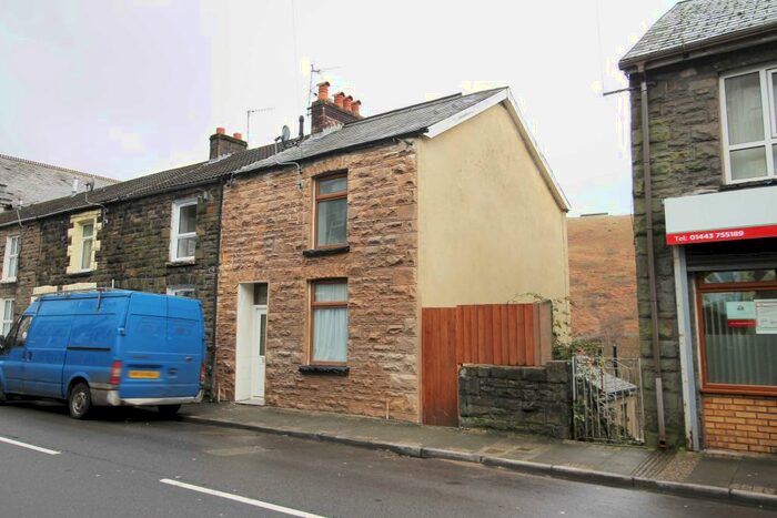3 Bedroom End Of Terrace House To Rent In East Road, Tylorstown, CF43