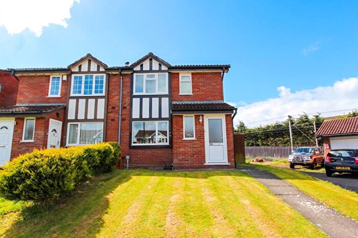2 Bedroom Maisonette For Sale In Shellley Drive, Four Oaks, B74