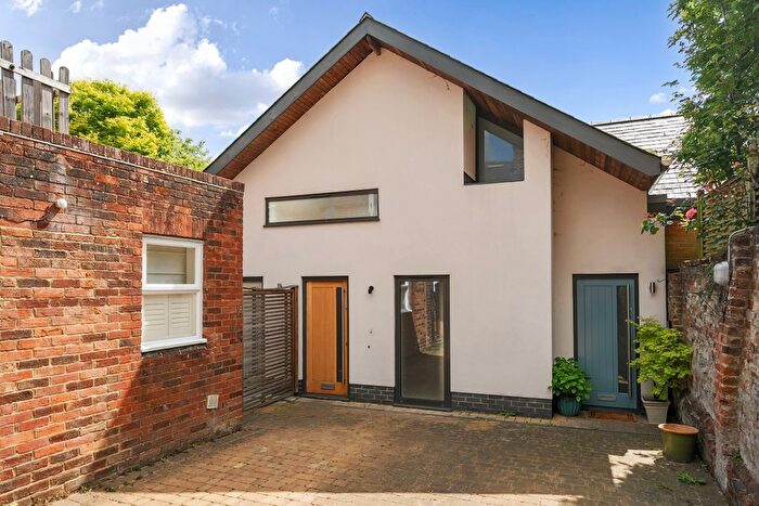 2 Bedroom Flat To Rent In Parchment Street, Winchester, SO23