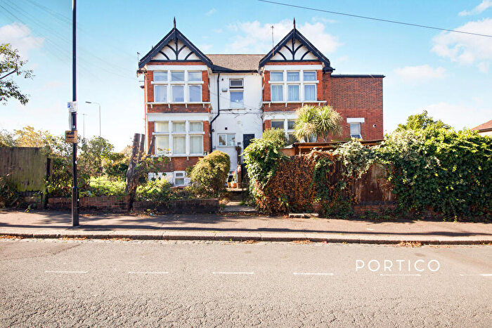 1 Bedroom Flat To Rent In Queens Road, Leytonstone, E11