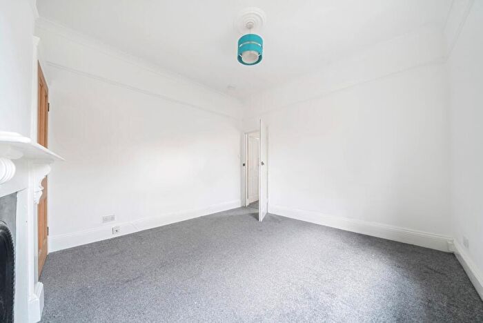 Flat To Rent In Lee High Road, London, SE13