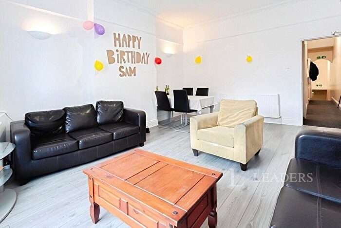 4 Bedroom Flat To Rent In Wilmslow Road, M14