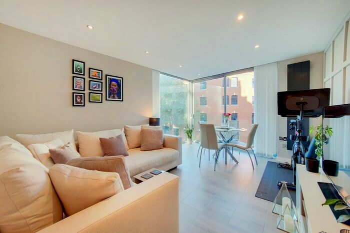 2 Bedroom Flat To Rent In Tower Bridge Road, London SE1