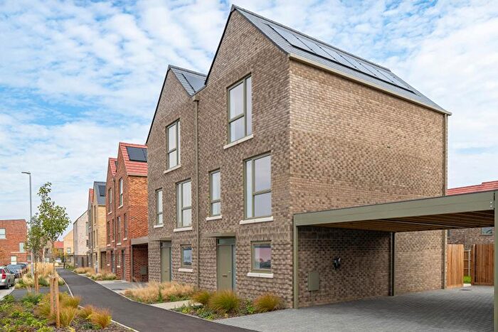 3 Bedroom Semi Detached House For Sale In Newmarket Road, Cambridge, CB5