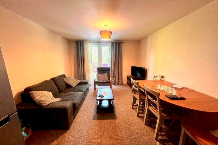 2 Bedroom Flat To Rent In Grimsbury Road Warmley, Bristol, BS15