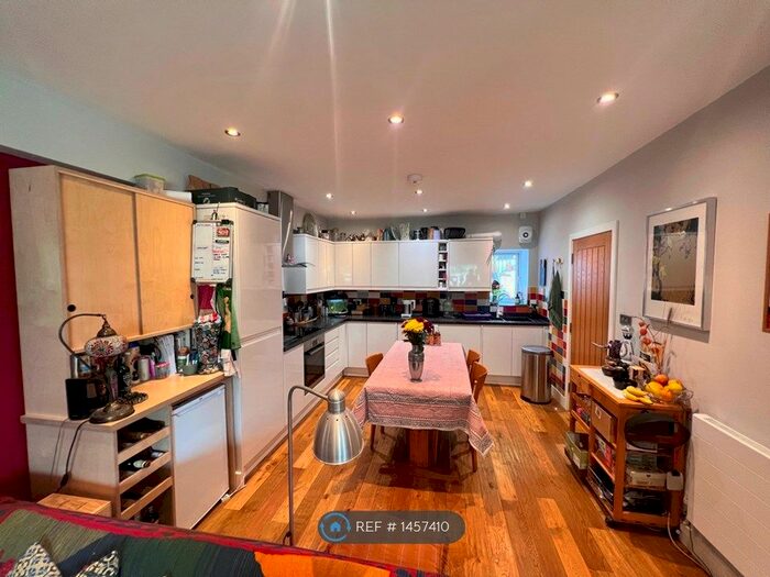 3 Bedroom End Of Terrace House To Rent In County Park, Bristol, BS4