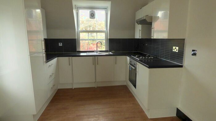 3 Bedroom Maisonette To Rent In Lordship Lane, London N17