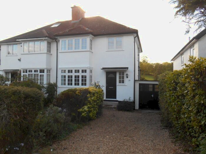 3 Bedroom Property To Rent In Chiltern Avenue, Bushey, WD23
