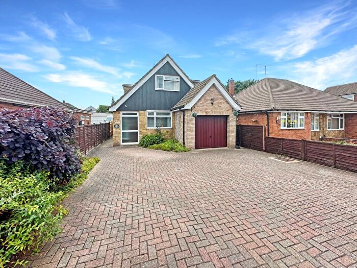 4 Bedroom Detached House For Sale In Riverside Road, Luton, LU3