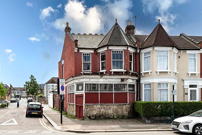 3 Bedroom Apartment For Sale In St Ann's Road London, N15