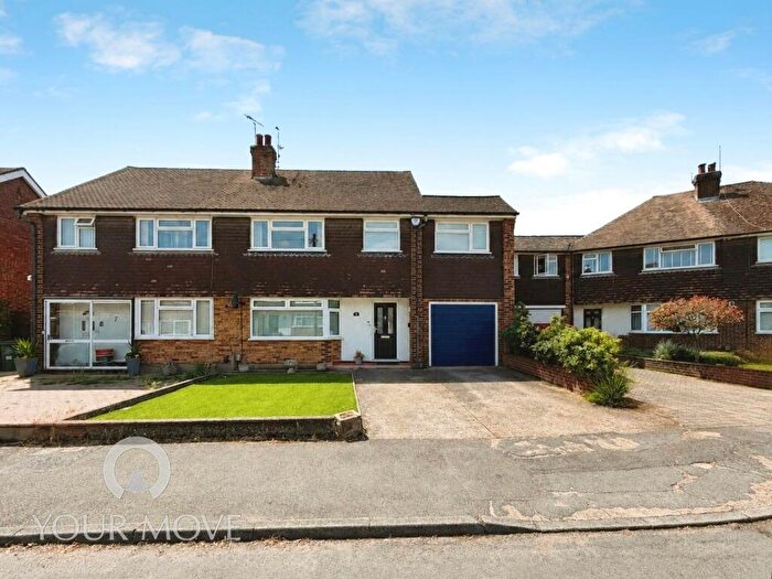 5 Bedroom Terraced House For Sale In Derwent Close, Dartford, Kent, DA1