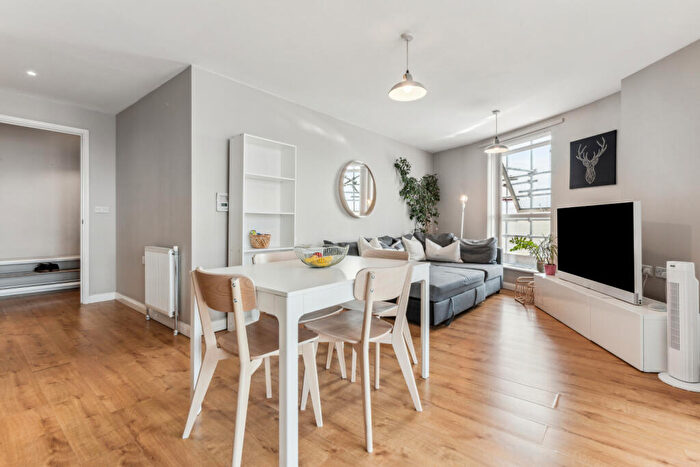 2 Bedroom Flat To Rent In Queensland Road, Holloway, N7