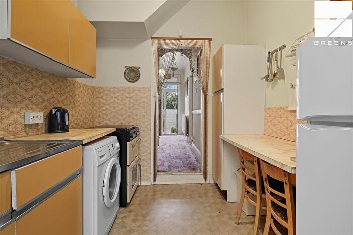 3 Bedroom End Of Terrace House For Sale In Wadham Road, E17