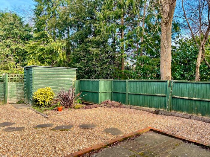 2 Bedroom Flat To Rent In Badgers Way, Loxwood, Billingshurst, RH14