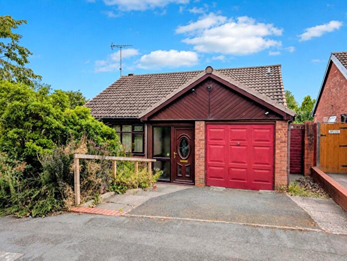 1 Bedroom Bungalow For Sale In Plane Tree Close, Kidderminster, Worcestershire, DY10