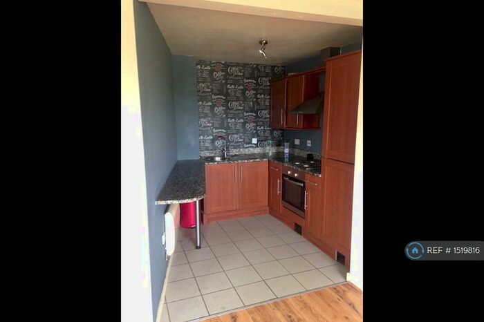 1 Bedroom Flat To Rent In The Bank, Bradford, BD10