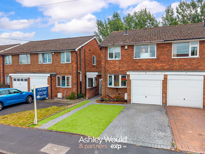 3 Bedroom Semi-Detached House For Sale In Field View Drive, Rowley Regis, B65