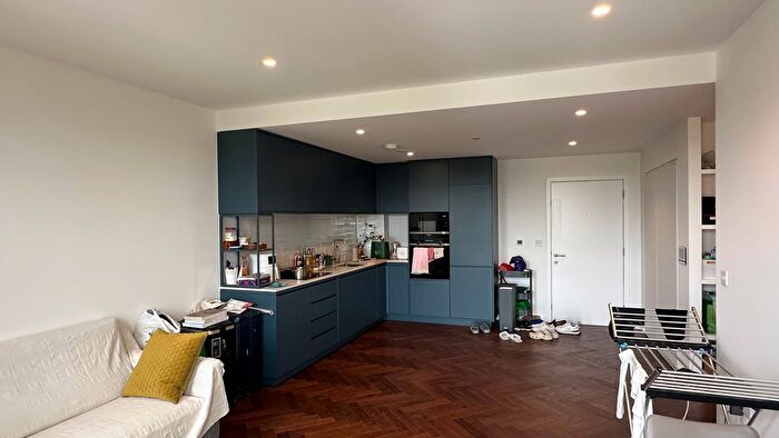 2 Bedroom Flat To Rent In Ribbon Lane, London, NW2