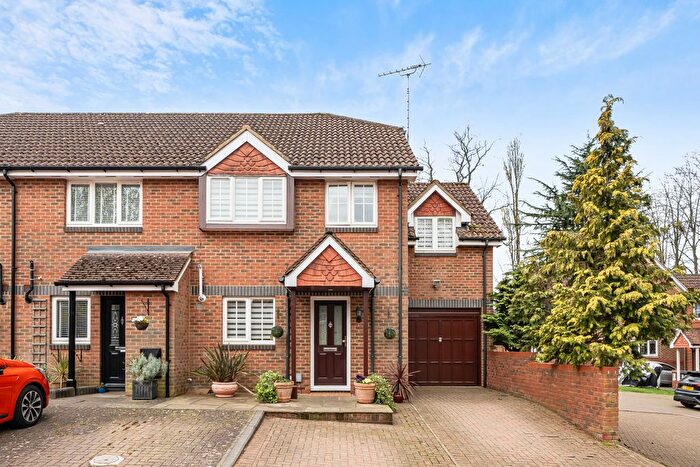 4 Bedroom End Terrace House For Sale In Lapwing Way, Abbots Langley, Hertfordshire, WD5